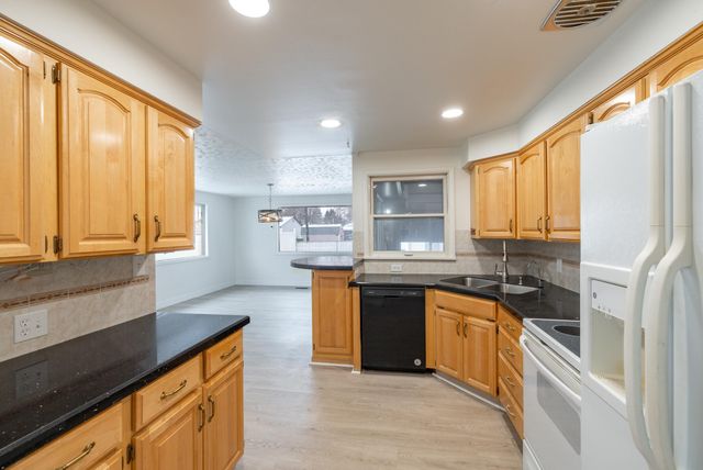 708 E Decatur Ave, Spokane, WA 99208