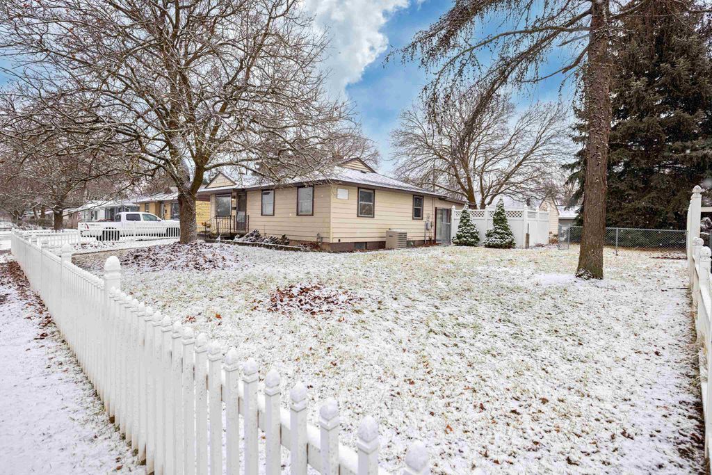 708 E Decatur Ave, Spokane, WA 99208