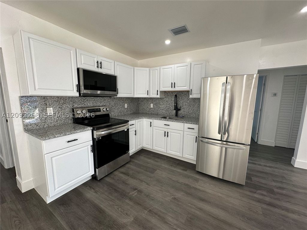 821 NW 20th Ave 821, Miami, FL 33125