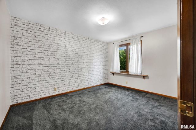 111 HERMAN Street, East Peoria, IL 61611