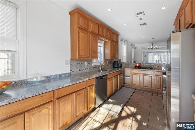 214 Columbus Place, Cliffside Park, NJ 07010