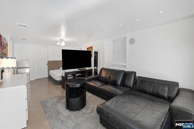 214 Columbus Place, Cliffside Park, NJ 07010