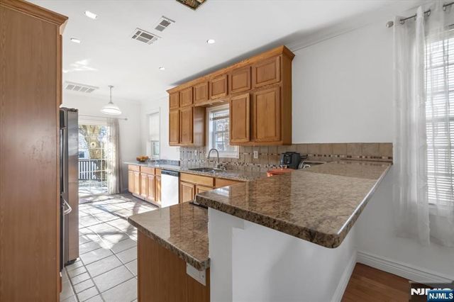 214 Columbus Place, Cliffside Park, NJ 07010