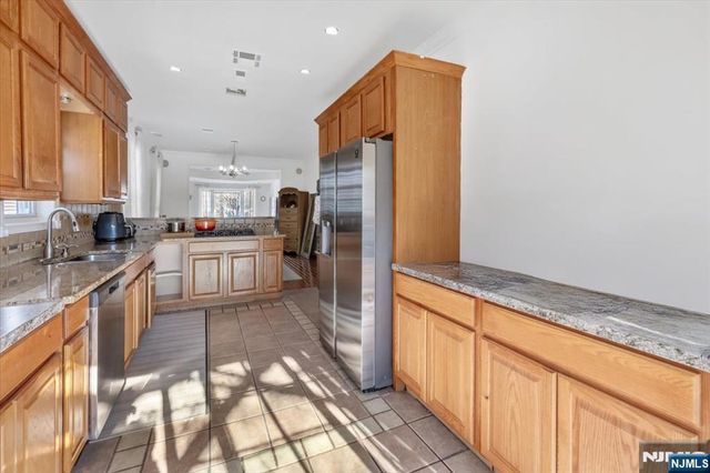 214 Columbus Place, Cliffside Park, NJ 07010