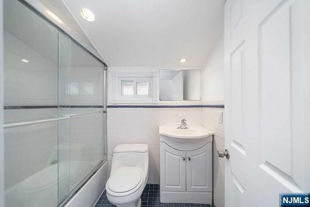 214 Columbus Place, Cliffside Park, NJ 07010