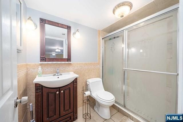 214 Columbus Place, Cliffside Park, NJ 07010