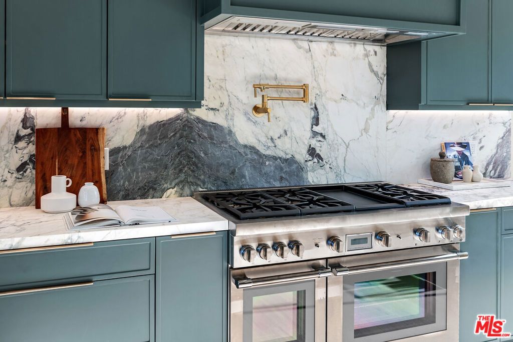 Image 10 of property listing at 12000 Navy Street, Los Angeles, CA 90066