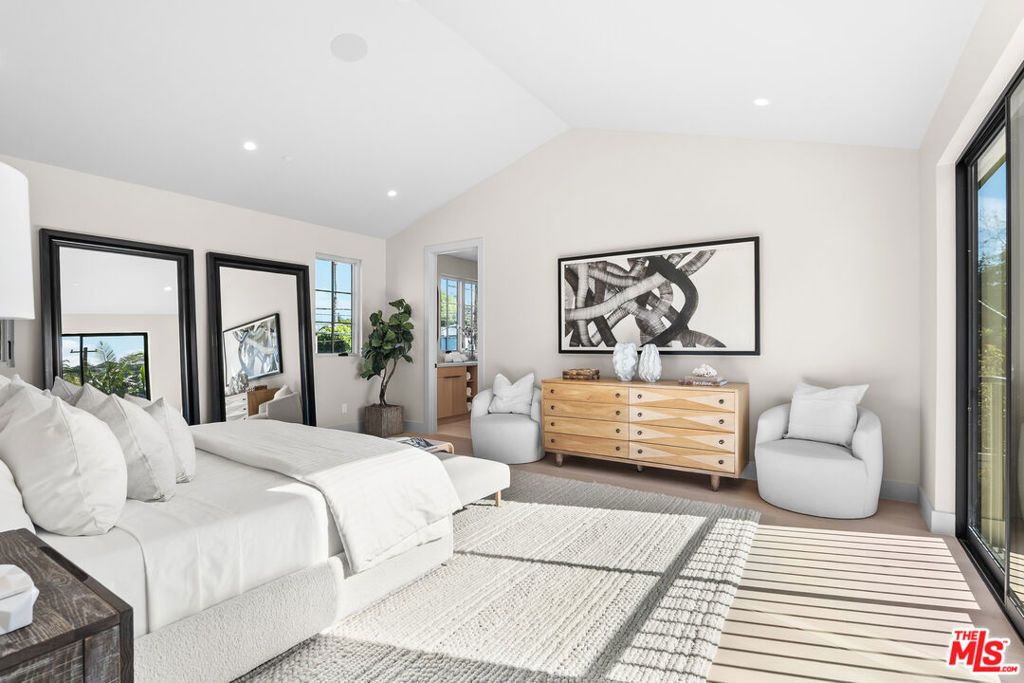 Image 11 of property listing at 12000 Navy Street, Los Angeles, CA 90066