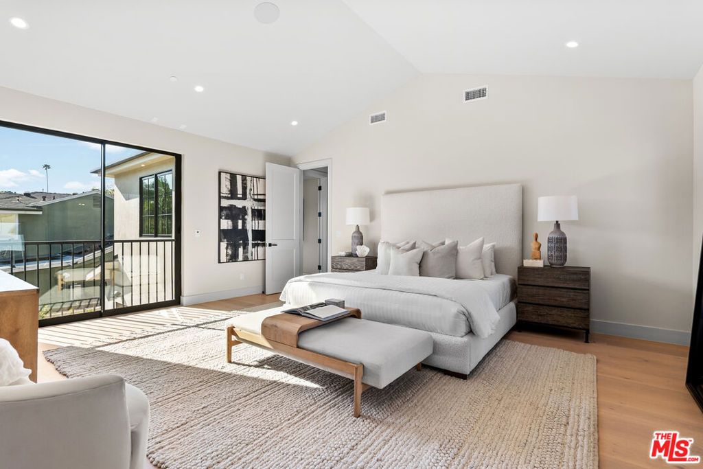 Image 12 of property listing at 12000 Navy Street, Los Angeles, CA 90066