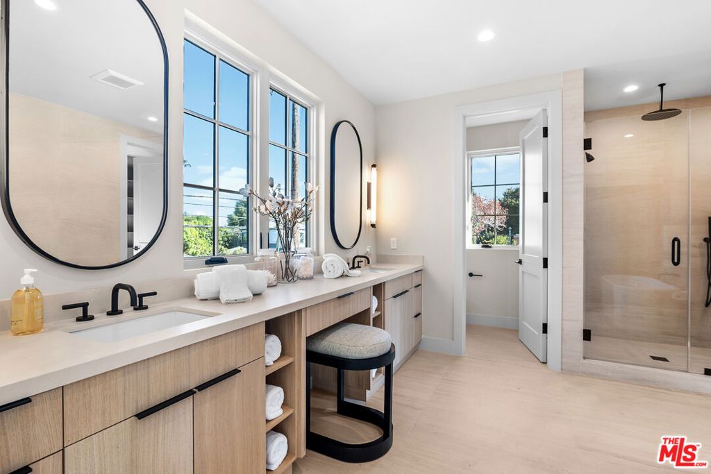 Image 13 of property listing at 12000 Navy Street, Los Angeles, CA 90066