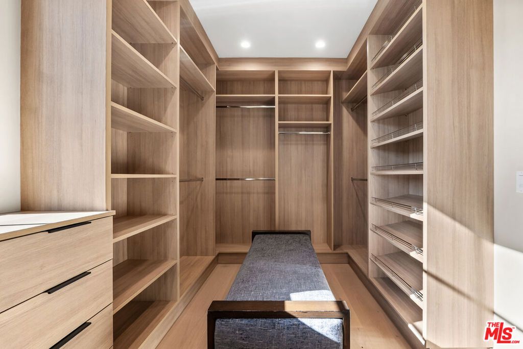 Image 15 of property listing at 12000 Navy Street, Los Angeles, CA 90066