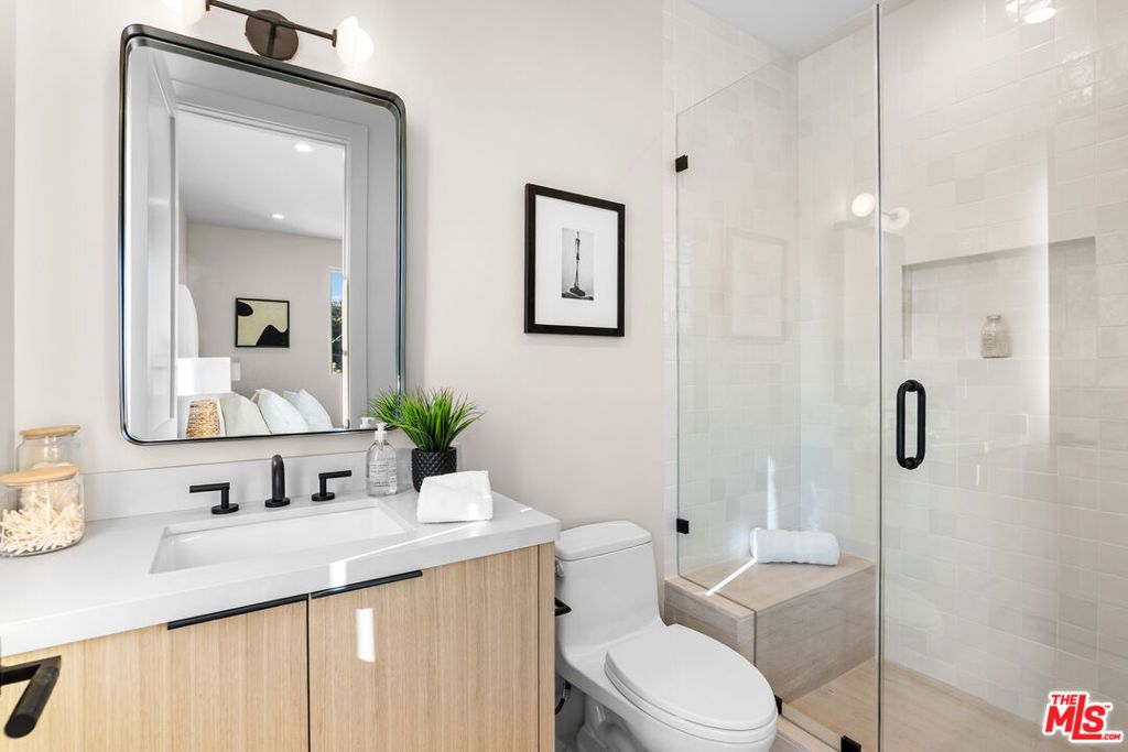 Image 17 of property listing at 12000 Navy Street, Los Angeles, CA 90066