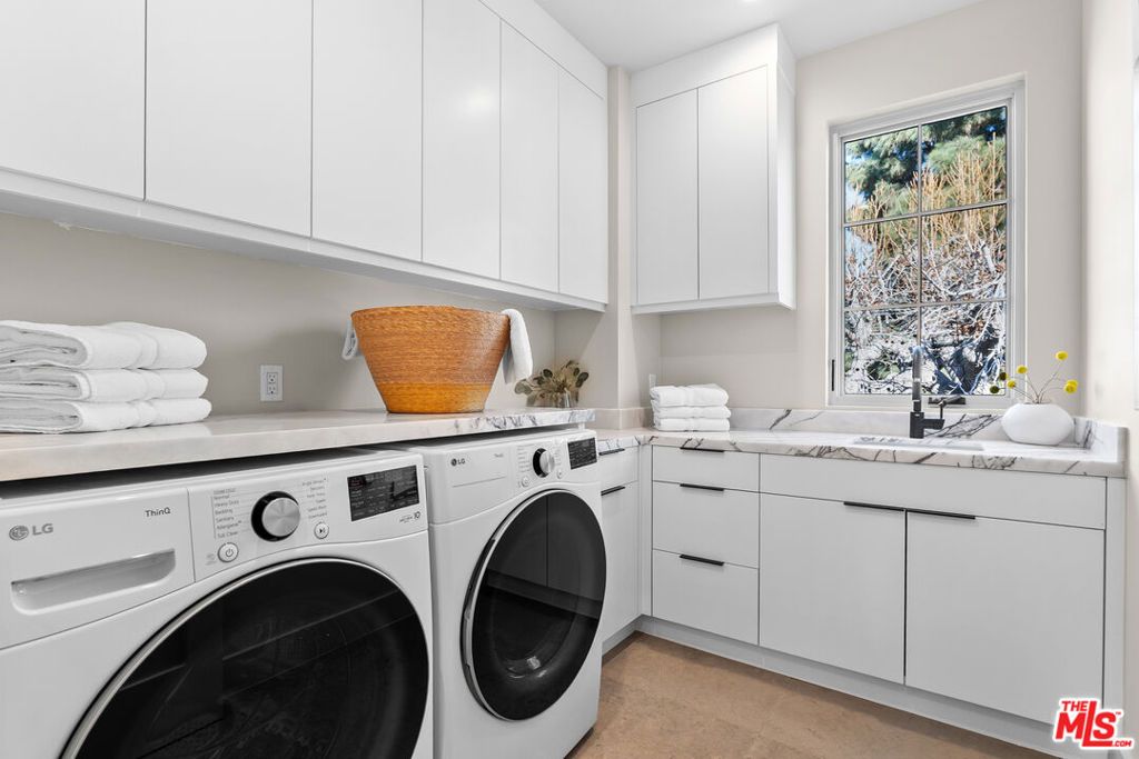 Image 18 of property listing at 12000 Navy Street, Los Angeles, CA 90066