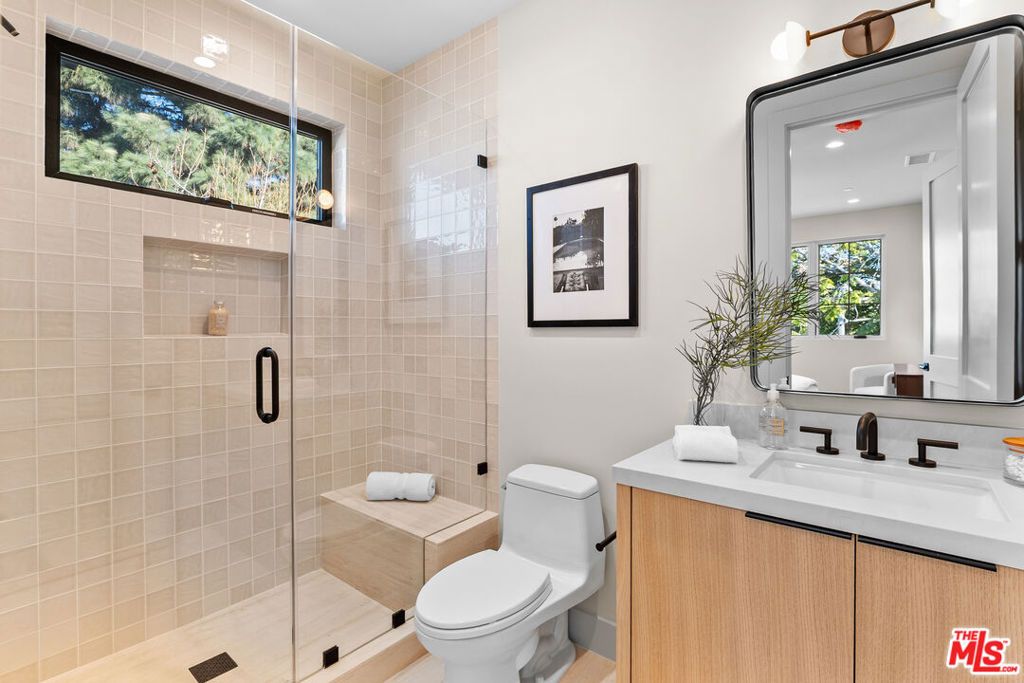 Image 20 of property listing at 12000 Navy Street, Los Angeles, CA 90066