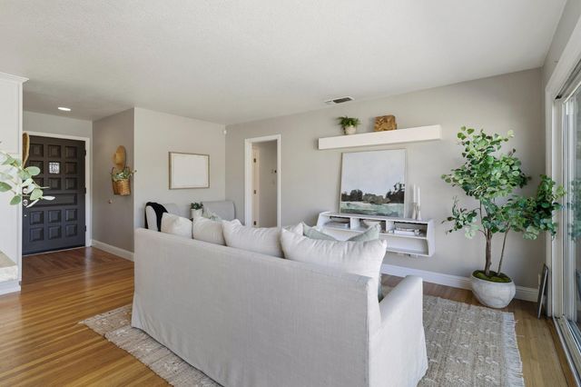 3430 Newson Ct, Sacramento, CA 95820