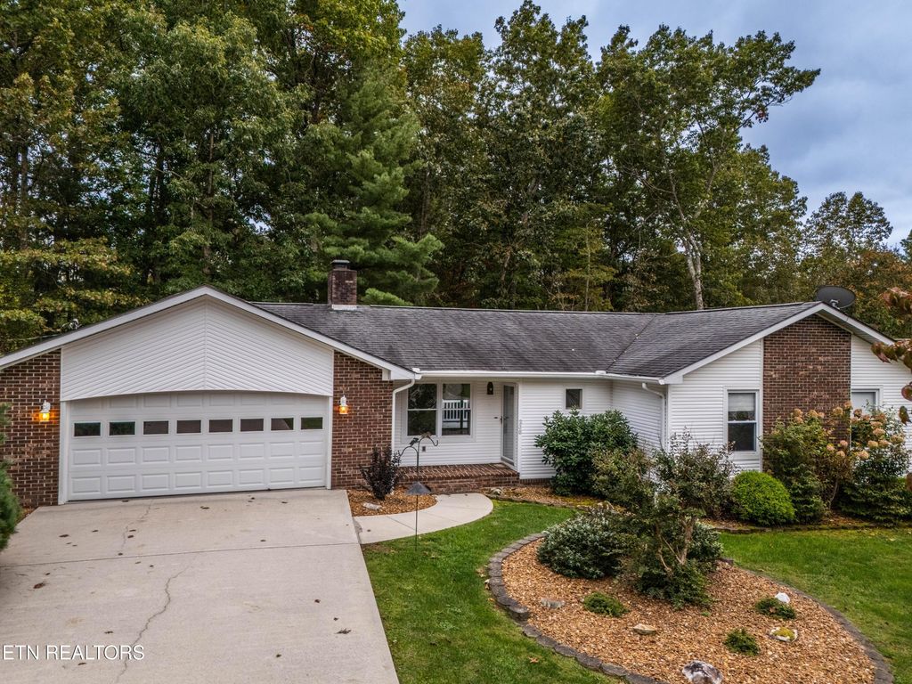 238 Lakeview Drive, Crossville, TN 38558