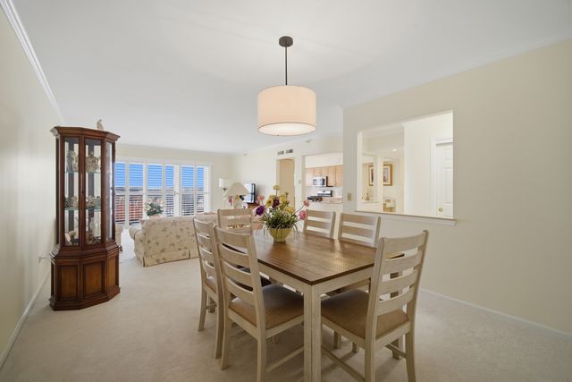 650 S River Road 801, Des Plaines, IL 60016