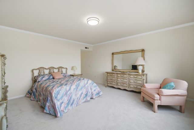 650 S River Road 801, Des Plaines, IL 60016