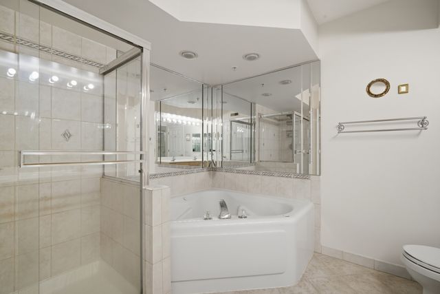 650 S River Road 801, Des Plaines, IL 60016