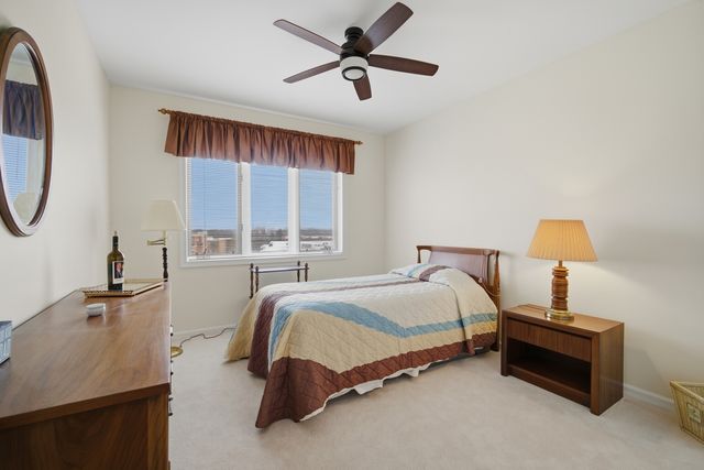 650 S River Road 801, Des Plaines, IL 60016