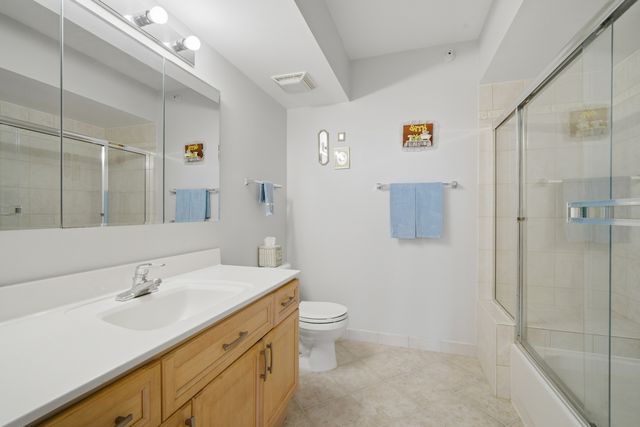 650 S River Road 801, Des Plaines, IL 60016