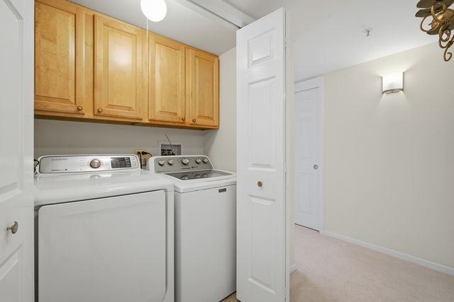 650 S River Road 801, Des Plaines, IL 60016