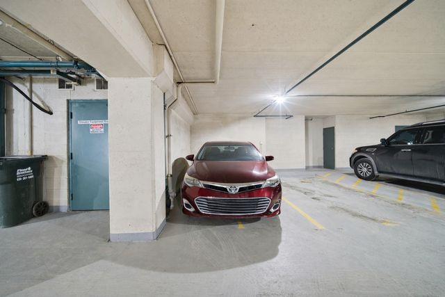 650 S River Road 801, Des Plaines, IL 60016