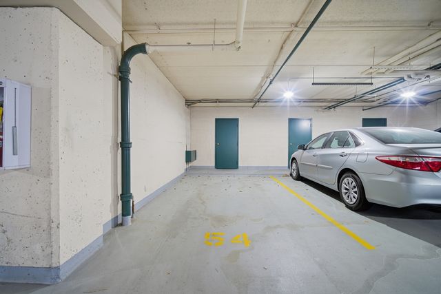 650 S River Road 801, Des Plaines, IL 60016