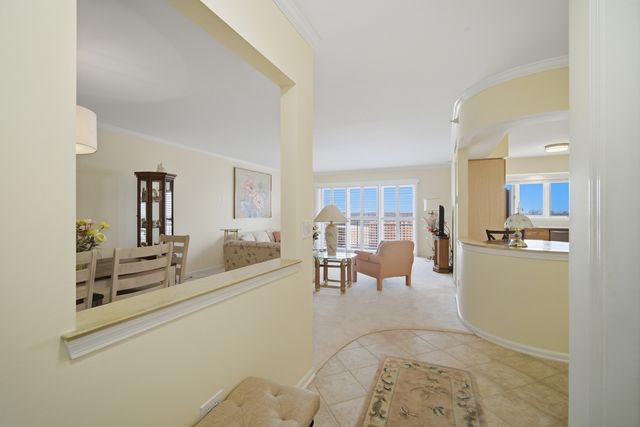 650 S River Road 801, Des Plaines, IL 60016