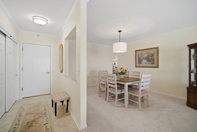 650 S River Road 801, Des Plaines, IL 60016