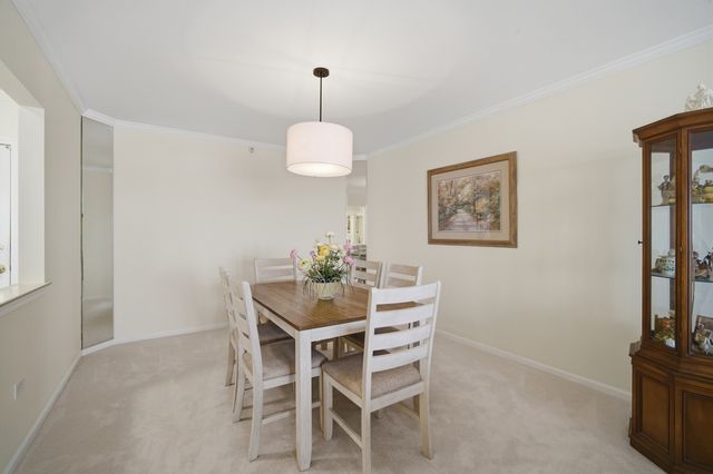 650 S River Road 801, Des Plaines, IL 60016