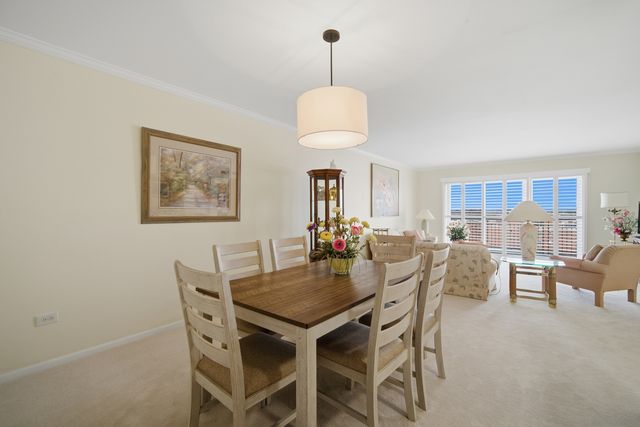 650 S River Road 801, Des Plaines, IL 60016