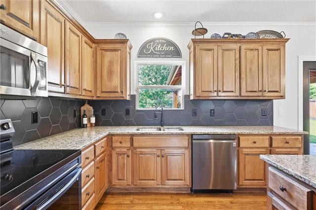 110 S Eastglen Drive, Raymore, MO 64083