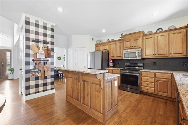 110 S Eastglen Drive, Raymore, MO 64083