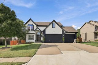 110 S Eastglen Drive, Raymore, MO 64083