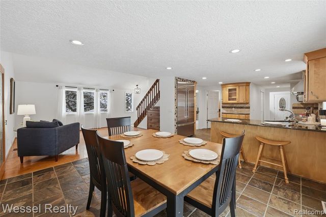 1044 N Oxford Road, Oxford, MI 48371