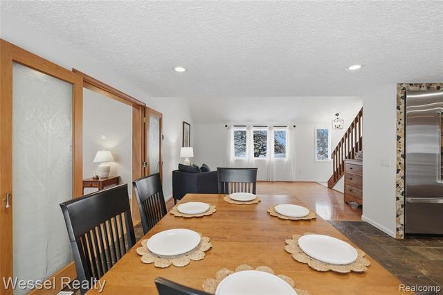 1044 N Oxford Road, Oxford, MI 48371