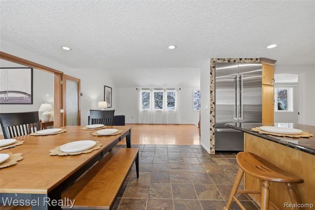 1044 N Oxford Road, Oxford, MI 48371