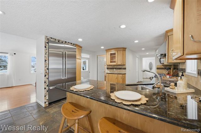 1044 N Oxford Road, Oxford, MI 48371