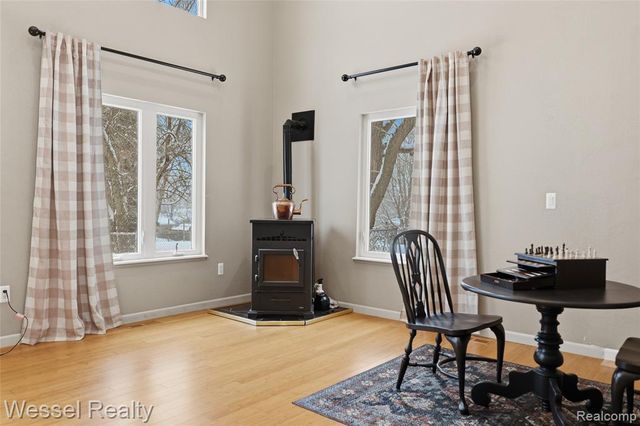 1044 N Oxford Road, Oxford, MI 48371