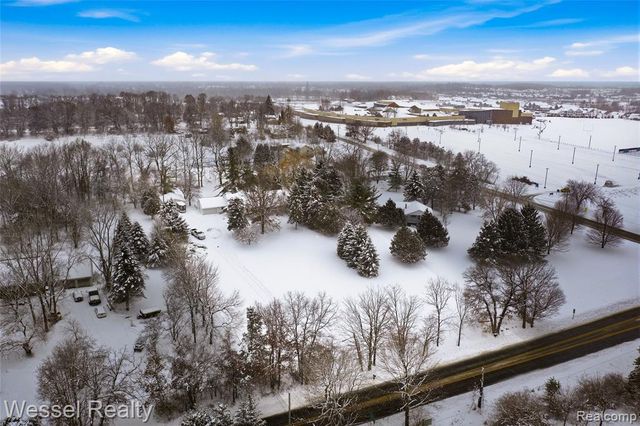 1044 N Oxford Road, Oxford, MI 48371