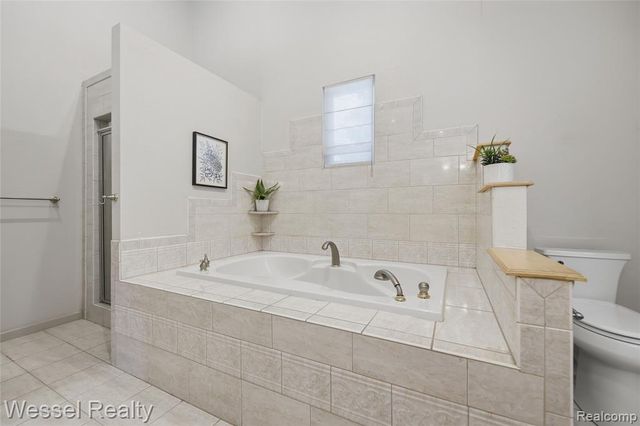 1044 N Oxford Road, Oxford, MI 48371