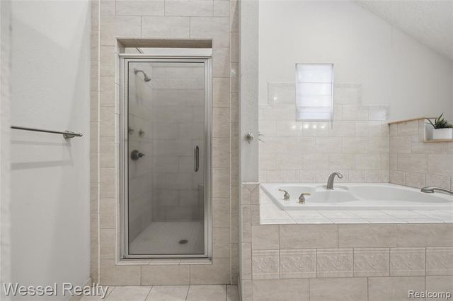 1044 N Oxford Road, Oxford, MI 48371