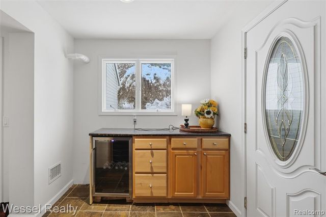 1044 N Oxford Road, Oxford, MI 48371