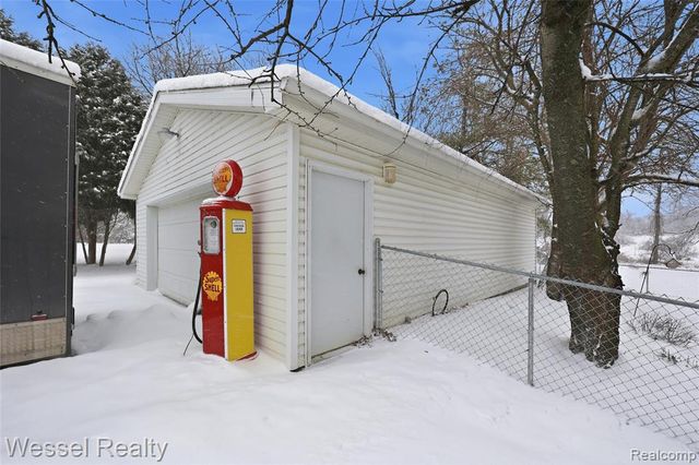 1044 N Oxford Road, Oxford, MI 48371