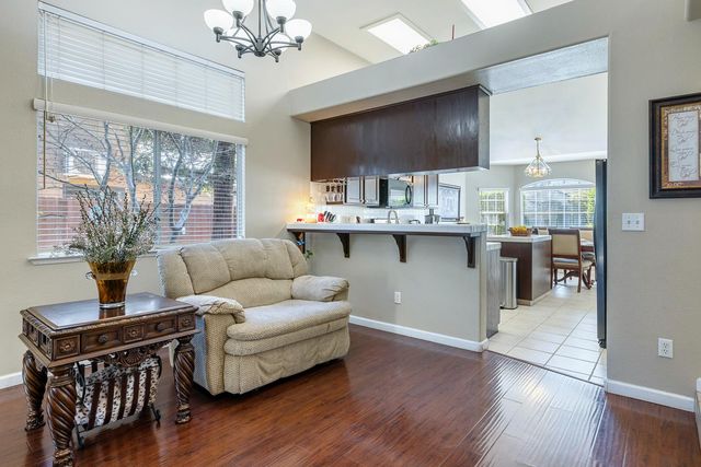 9710 N Price Avenue, Fresno, CA 93720