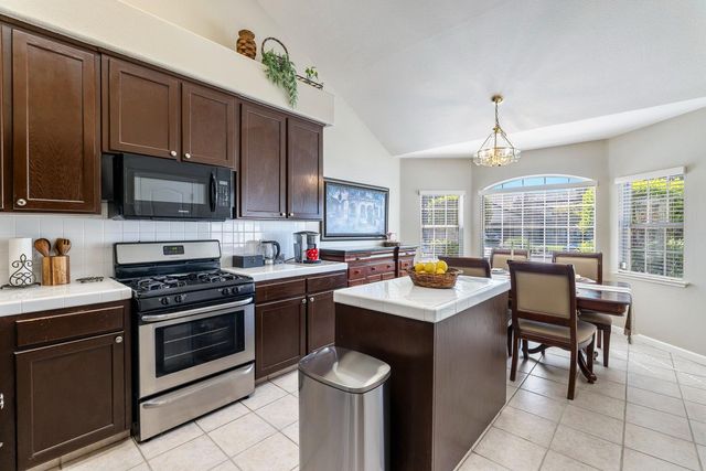 9710 N Price Avenue, Fresno, CA 93720