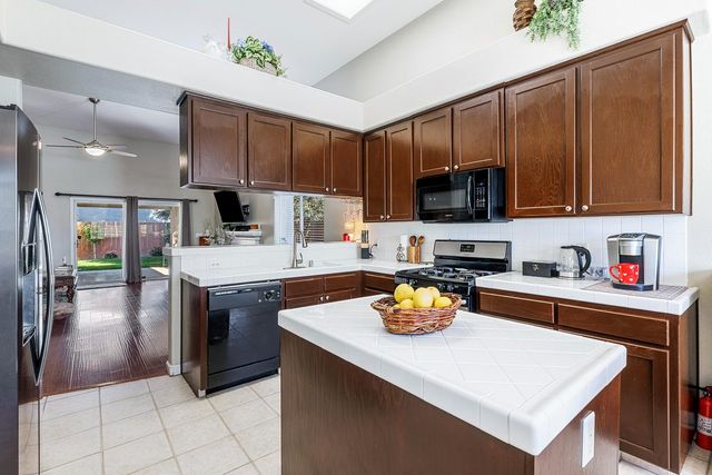 9710 N Price Avenue, Fresno, CA 93720