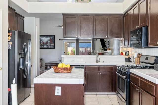 9710 N Price Avenue, Fresno, CA 93720