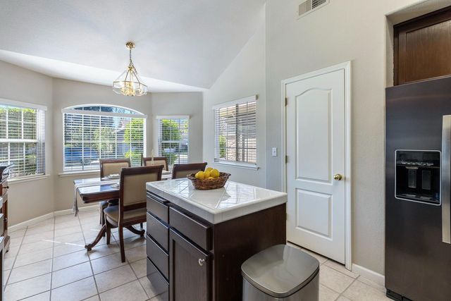 9710 N Price Avenue, Fresno, CA 93720